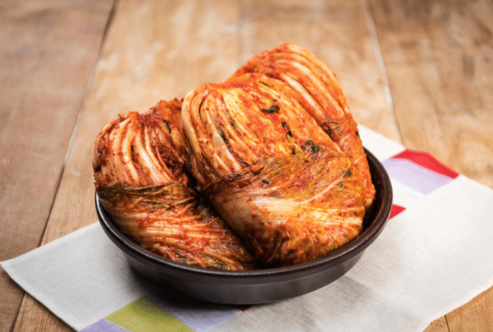 통째로 절여져 있는 김치